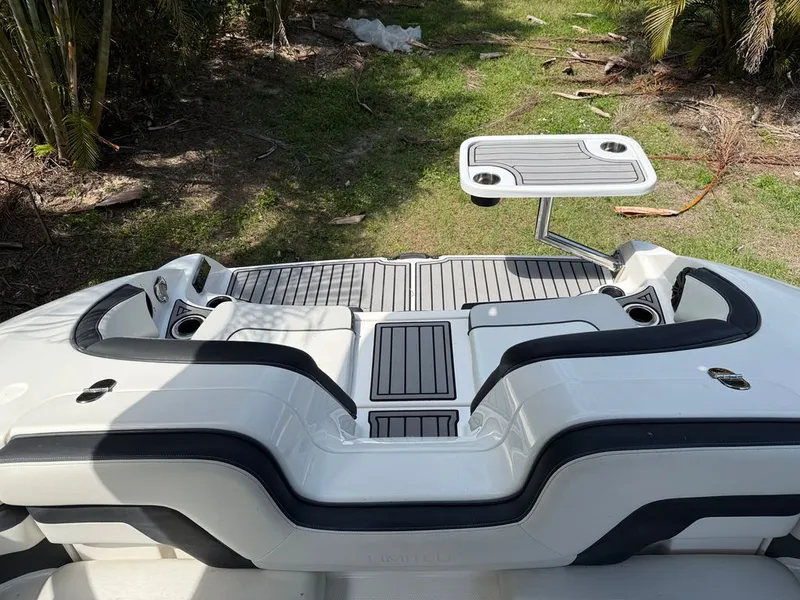 Slide: The Image of Yamaha 242 Limited SE 2018 - 11