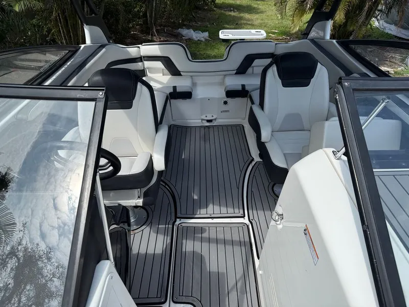 Slide: The Image of Yamaha 242 Limited SE 2018 - 13