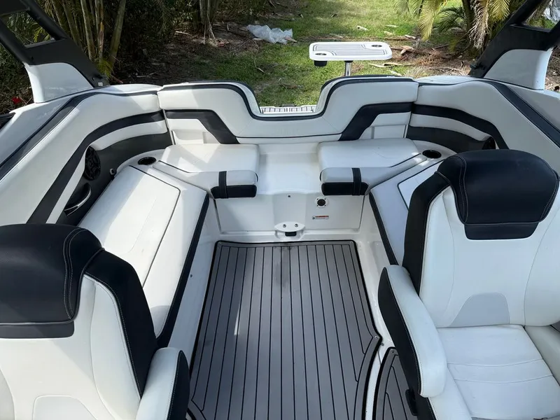 Slide: The Image of Yamaha 242 Limited SE 2018 - 14