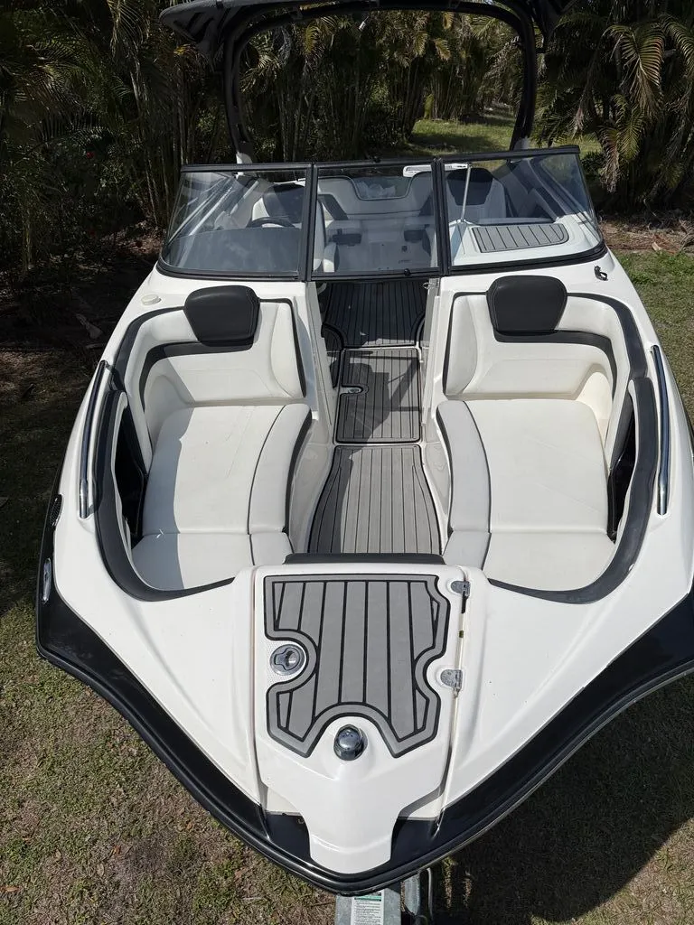 Slide: The Image of Yamaha 242 Limited SE 2018 - 16