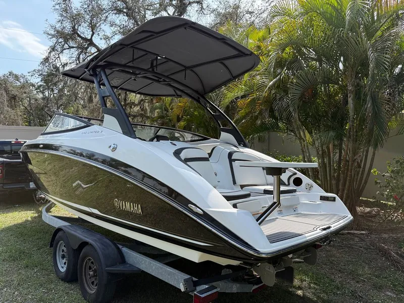 Slide: The Image of Yamaha 242 Limited SE 2018 - 18