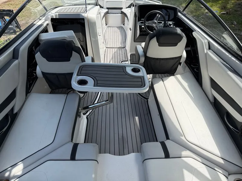 Slide: The Image of Yamaha 242 Limited SE 2018 - 21