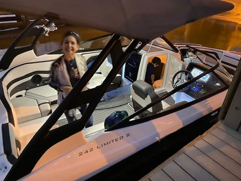 Slide: The Image of Yamaha 242 Limited SE 2018 - 4