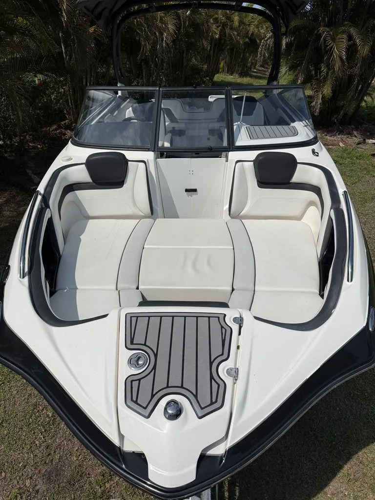 Slide: The Image of Yamaha 242 Limited SE 2018 - 6