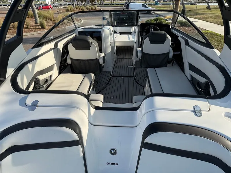 Slide: The Image of Yamaha 242 Limited SE 2018 - 8