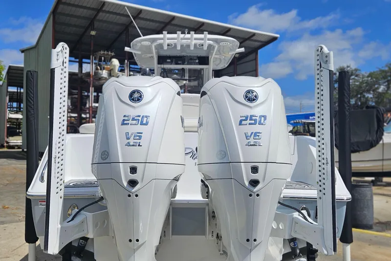 Slide: The Image of 2025 Sea Hunt Ultra 275 SE with dual Yamaha 250 V6 outboard engines. - 2