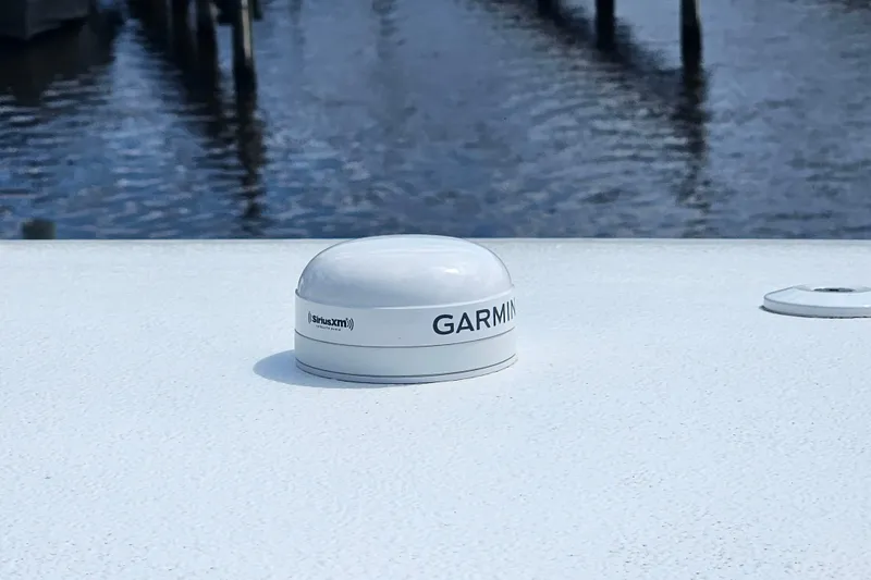 Slide: The Image of Garmin marine antenna on 2025 Sea Hunt Ultra 275 SE boat deck. - 30