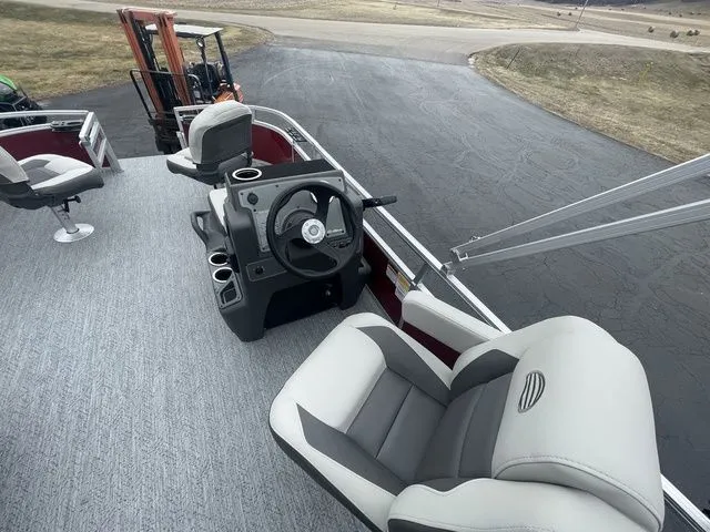 Slide: The Image of Sun Tracker Bass Buggy 16 XL Select 2026 - 13