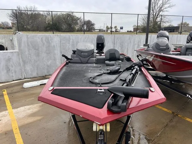 Slide: The Image of Tracker Pro 170 2022 - 11