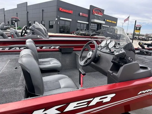 Slide: The Image of Tracker Pro 170 2022 - 3