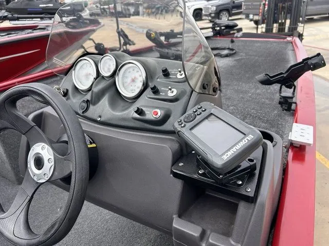 Slide: The Image of Tracker Pro 170 2022 - 4