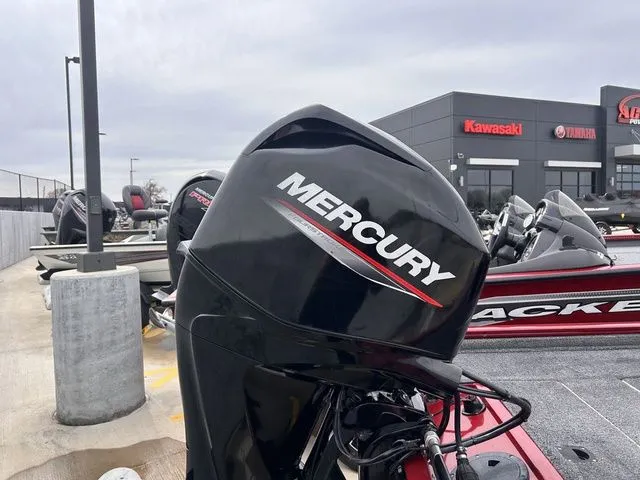 Slide: The Image of Tracker Pro 170 2022 - 5