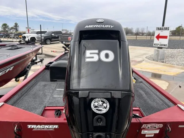 Slide: The Image of Tracker Pro 170 2022 - 6