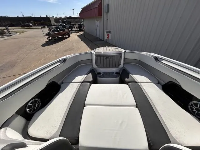 Slide: The Image of Yamaha 252S 2023 - 13