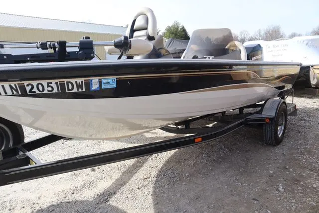 Slide: The Image of Crestliner 1750 Fish Hawk SC 2005 - 12