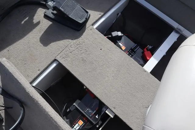 Slide: The Image of Crestliner 1750 Fish Hawk SC 2005 - 15