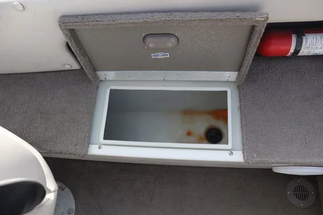 Slide: The Image of Crestliner 1750 Fish Hawk SC 2005 - 19