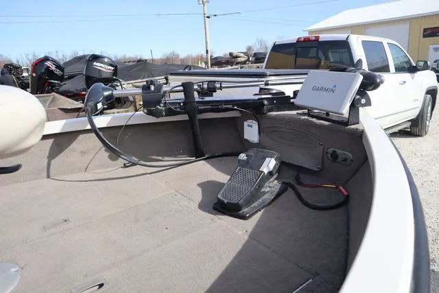 Slide: The Image of Crestliner 1750 Fish Hawk SC 2005 - 2