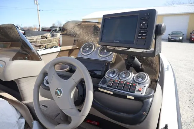 Slide: The Image of Crestliner 1750 Fish Hawk SC 2005 - 4