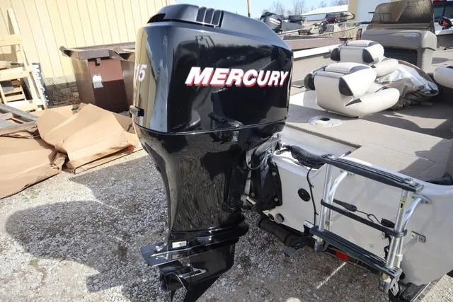 Slide: The Image of Crestliner 1750 Fish Hawk SC 2005 - 6