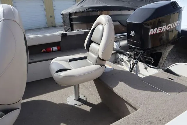 Slide: The Image of Crestliner 1750 Fish Hawk SC 2005 - 8