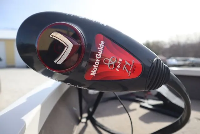 Slide: The Image of Crestliner 1750 Fish Hawk SC 2005 - 9