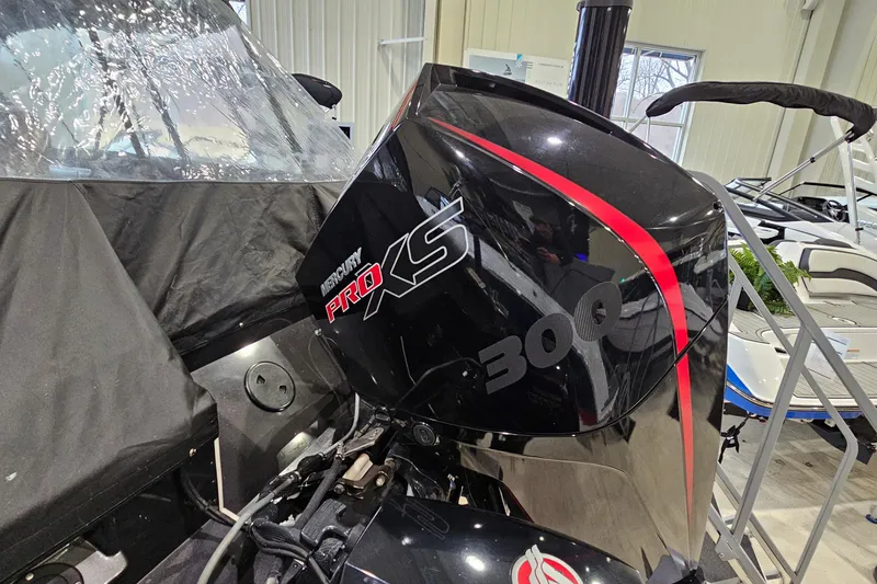 Slide: The Image of 2019 Princecraft Platinum SE 227 with Mercury Pro XS 300 outboard motor. - 6