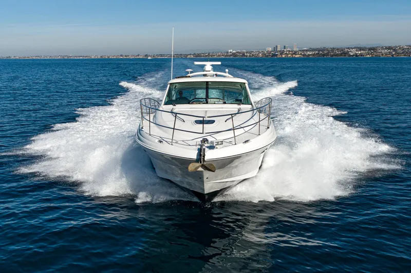 Slide: The Image of 2005 Sea Ray 480 Sundancer yacht cruising on open water. - 21