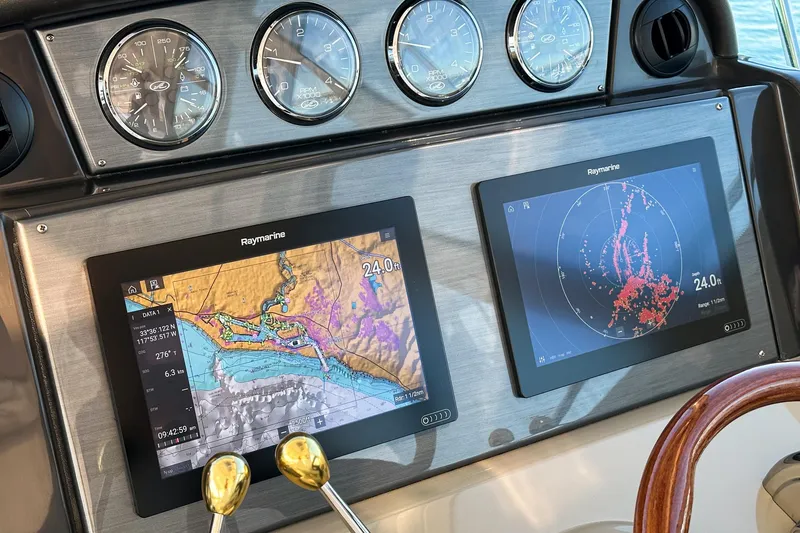 Slide: The Image of Sea Ray 480 Sundancer 2005 navigation system with Raymarine displays. - 34