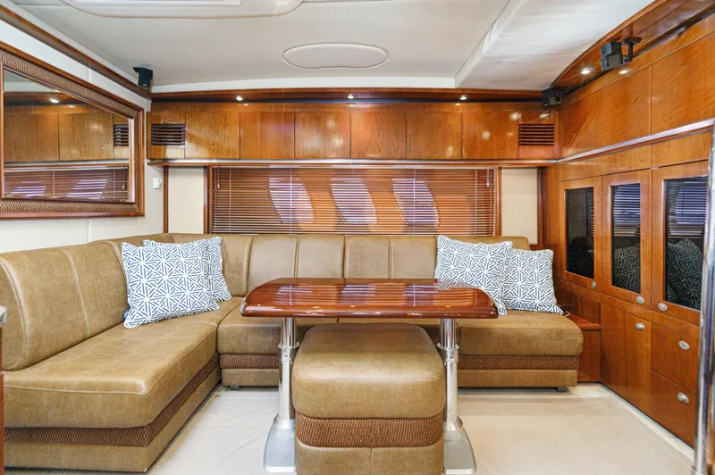 Slide: The Image of Luxurious interior of 2005 Sea Ray 480 Sundancer yacht. - 44