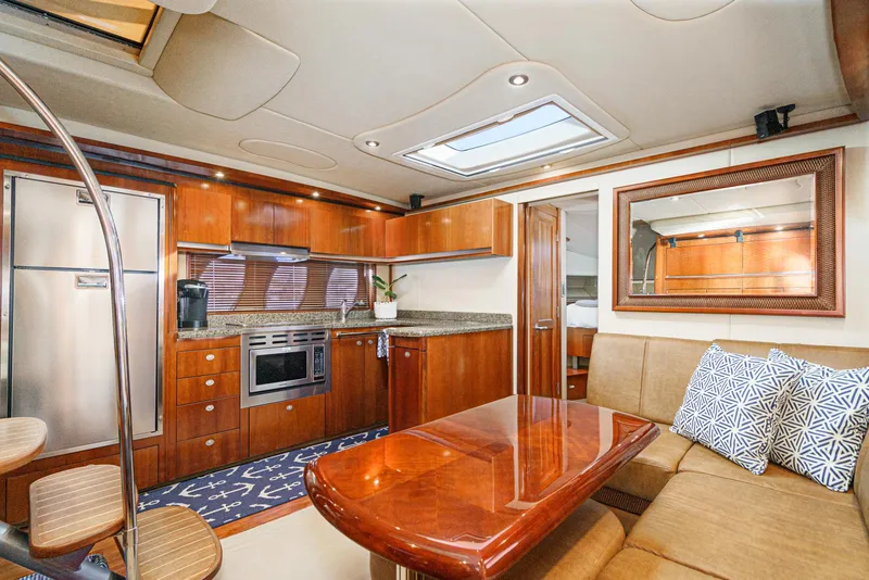 Slide: The Image of Interior of 2005 Sea Ray 480 Sundancer yacht. - 47