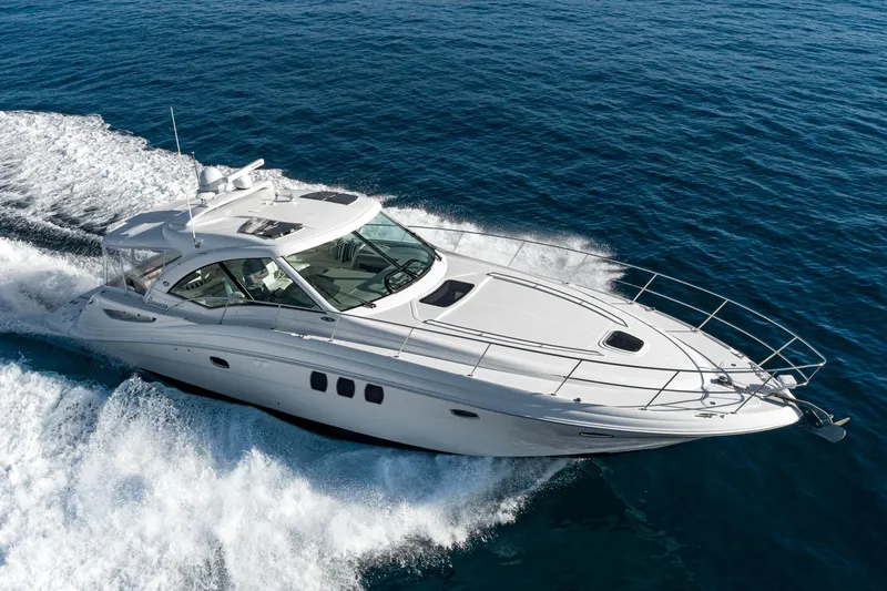 Slide: The Image of 2005 Sea Ray 480 Sundancer yacht cruising on open sea. - 7