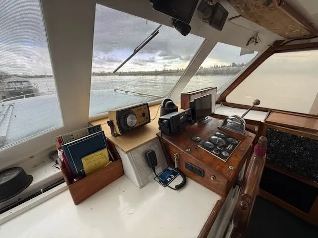 Slide: The Image of Helm of the 1982 Rough Water 41 Pilothouse. - 18