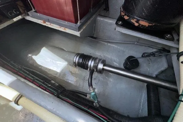 Slide: The Image of Red control panel with engine hour meter on a 1996 Sea Ray 400 Sedan Bridge. - 32