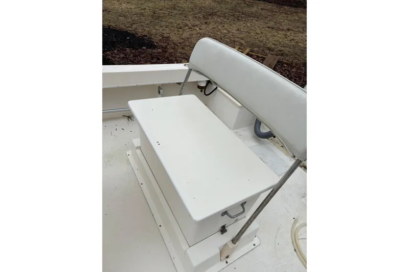 Slide: The Image of 1998 Parker 1801 Center Console boat seat and storage compartment. - 5