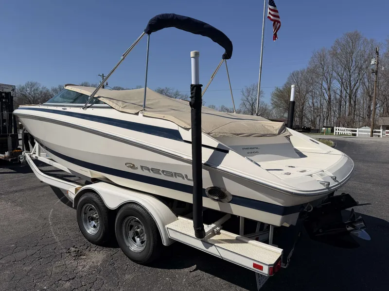 Slide: The Image of Regal 2200 Bowrider 2003 - 3