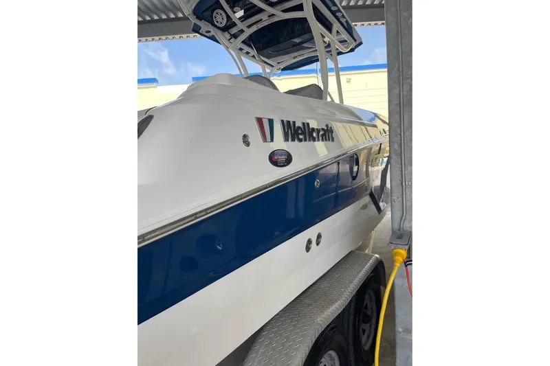 Slide: The Image of Close-up of 2023 Wellcraft 242 Fisherman boat engine components. - 10