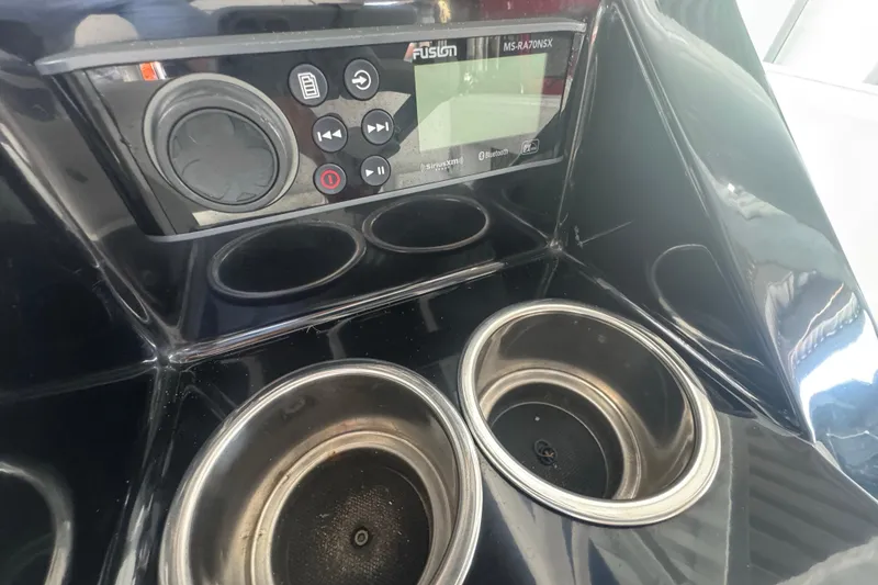 Slide: The Image of Control panel and cup holders on 2023 Wellcraft 242 Fisherman boat. - 34