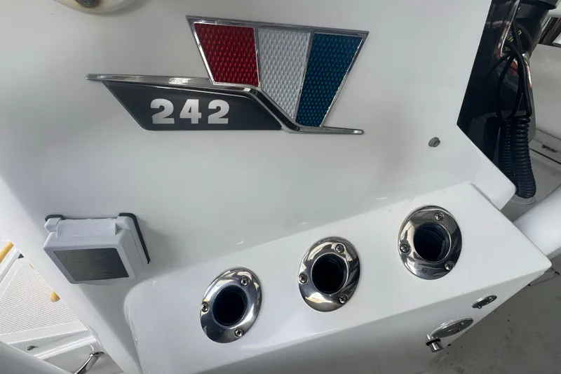 Slide: The Image of 2023 Wellcraft 242 Fisherman boat detail with logo and fittings. - 37