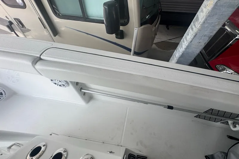 Slide: The Image of 2023 Wellcraft 242 Fisherman boat interior with seating and rod holders. - 41