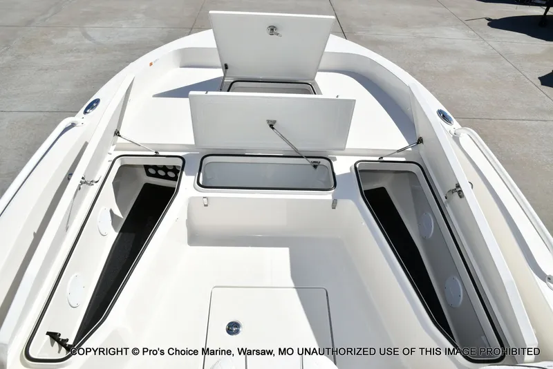 Slide: The Image of Ranger 2360 Bay w/300HP Mercury Verado 2025 - 13