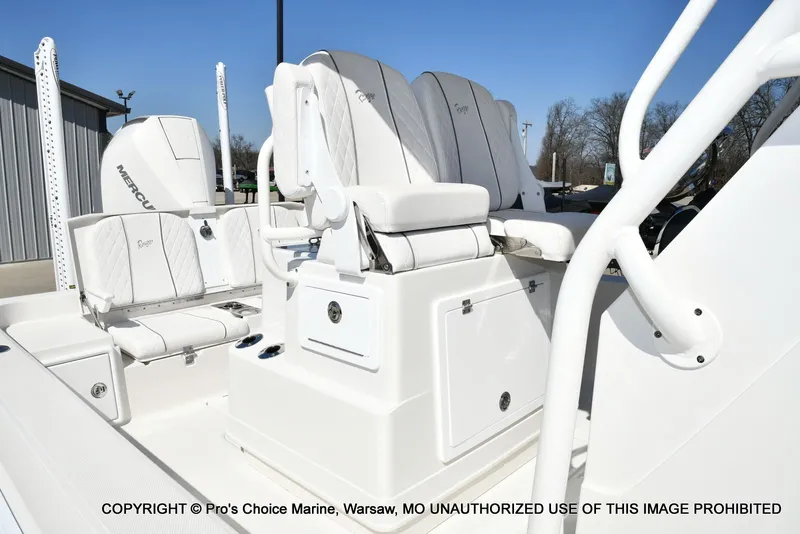 Slide: The Image of Ranger 2360 Bay w/300HP Mercury Verado 2025 - 24