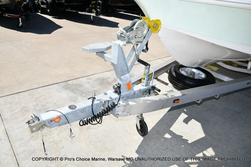 Slide: The Image of Ranger 2360 Bay w/300HP Mercury Verado 2025 - 32