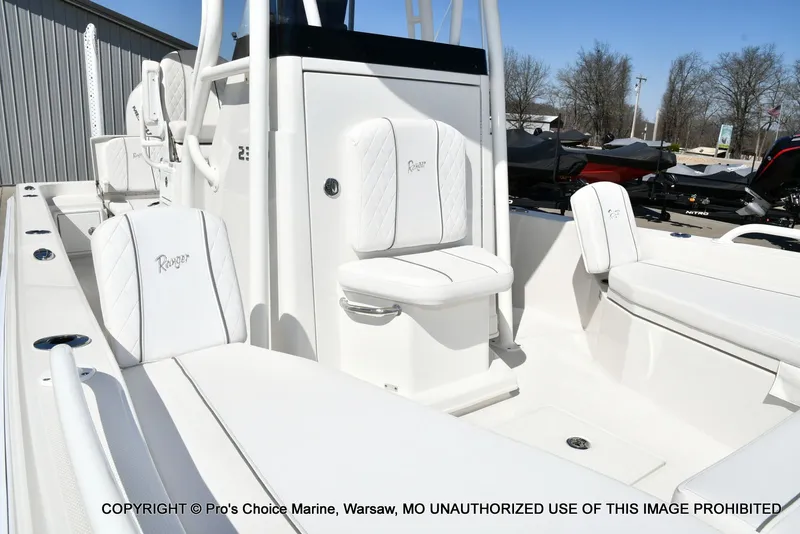 Slide: The Image of Ranger 2360 Bay w/300HP Mercury Verado 2025 - 35