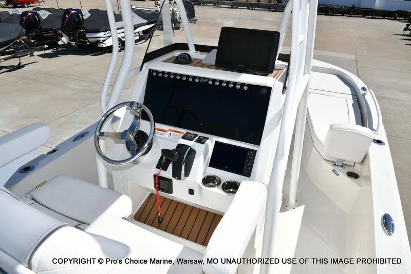 Slide: The Image of Ranger 2360 Bay w/300HP Mercury Verado 2025 - 45