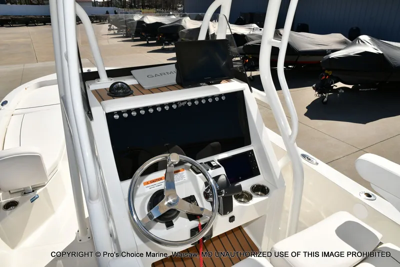 Slide: The Image of Ranger 2360 Bay w/300HP Mercury Verado 2025 - 48