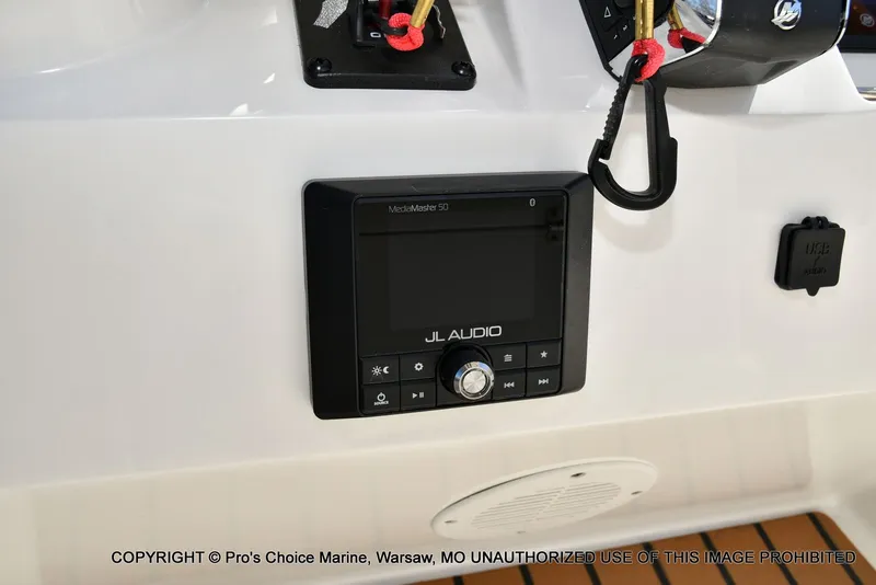 Slide: The Image of Ranger 2360 Bay w/300HP Mercury Verado 2025 - 49