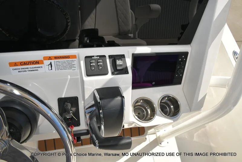 Slide: The Image of Ranger 2360 Bay w/300HP Mercury Verado 2025 - 50