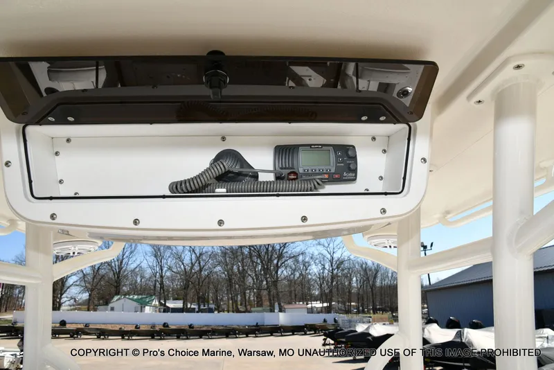 Slide: The Image of Ranger 2360 Bay w/300HP Mercury Verado 2025 - 51