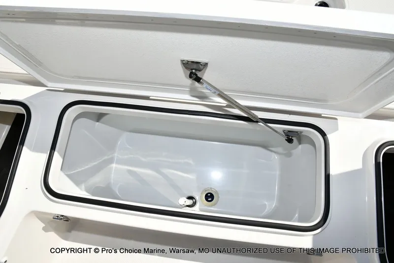 Slide: The Image of Ranger 2360 Bay w/300HP Mercury Verado 2025 - 57